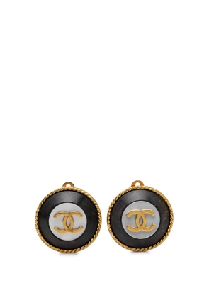 CHANEL Pre-Owned 1994 CC Gold Plated and Enamel Round Clip On Earrings costume earrings - Black