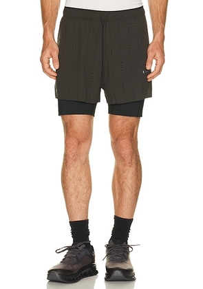 On x PAF Zero 2-In-1 Shorts Paf in Molasses & Black - Black. Size XL/1X (also in S, M, L).