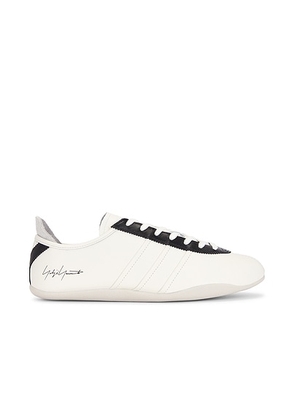 Y-3 Tokyo Sneaker in Off White  Black  & Aluminum - White. Size 10 (also in 8, 8.5, 9, 9.5, 10.5).