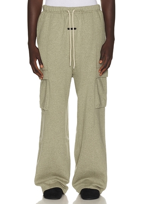 Fear of God ESSENTIALS Cargo Field Pant in Seal Heather - Grey. Size S (also in XS, M, L, XL/1X, XXL/2X, XXXL/3X).