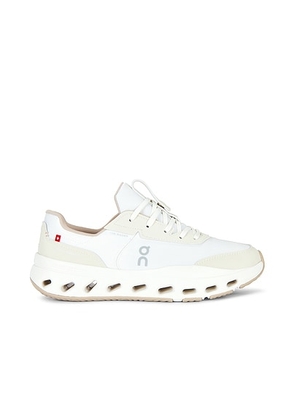On The Roger Wildcard in Ivory & Sand - Ivory. Size 10.5 (also in 7, 7.5, 8, 8.5, 9, 9.5, 10, 11, 11.5, 12, 13).