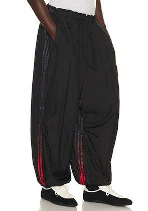 Y-3 Grd 3S Cargo Pants in Black - Black. Size L (also in M, XL/1X).