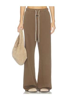 Fear of God ESSENTIALS Undone Cut Lounge Fit Sweatpant in Green. Size XS. Also in S, M, L.