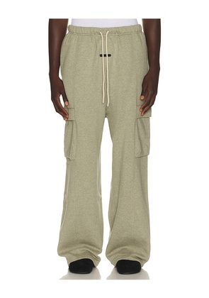Fear of God ESSENTIALS Cargo Field Pant in Grey. Size XS. Also in S, M, L, XL/1X, XXL/2X, XXXL/3X.