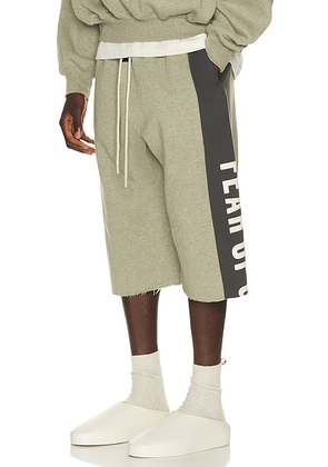 Fear of God ESSENTIALS Panelled Undone Cut Off Sweatpant in Seal Heather & Iron Grey - Grey. Size XXL/2X (also in L, M, S, XL/1X, XS, XXXL/3X).