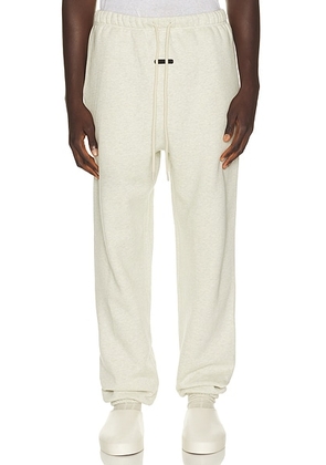 Fear of God ESSENTIALS Classic Fleece Sweatpant in Vanilla Heather - Multi. Size XXXL/3X (also in L, M, S, XL/1X, XS).