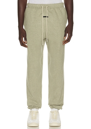 Fear of God ESSENTIALS Classic Fleece Sweatpant in Seal Heather - Grey. Size M (also in XS, S, L, XL/1X, XXL/2X, XXXL/3X).