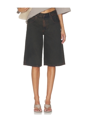 LEVI'S Super Baggy Jort in Brown. Size 24. Also in 25, 26, 27, 28, 29.