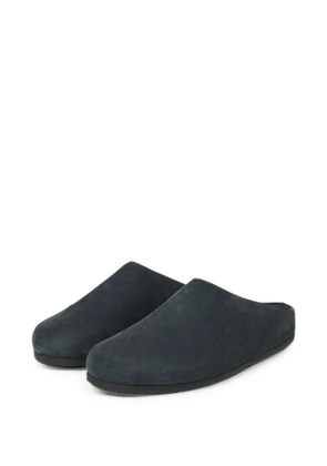 Studio Nicholson Wearing leather clogs - Blue