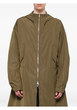 Juun.J hooded slogan-print parka - Green