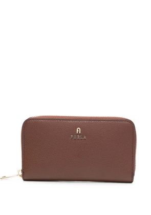 Furla logo-plaque grained leather wallet - Brown