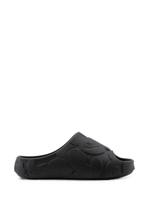 A BATHING APE® Camo embossed slides - Black
