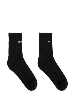 VETEMENTS logo-intarsia socks - Black