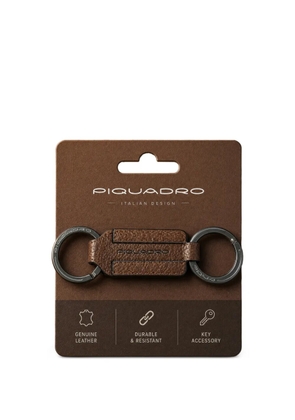 PIQUADRO logo-engraved leather keyring - Brown