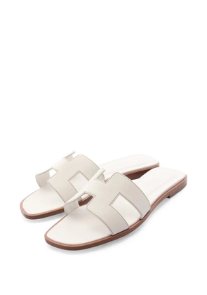 Hermès Pre-Owned Oran calf leather sandals - White