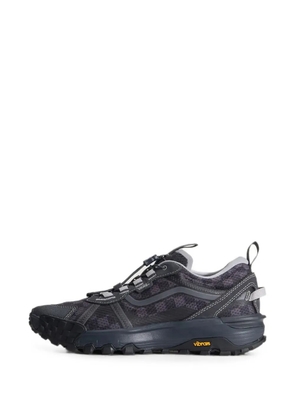 Vans checkerboard-pattern Vibram-sole sneakers - Black