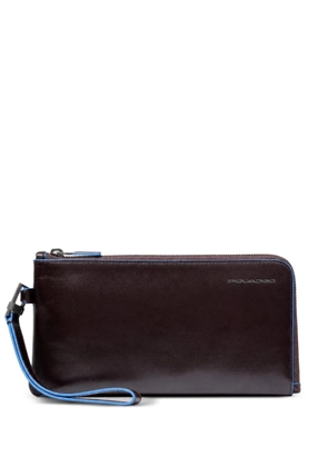 PIQUADRO logo-plaque leather clutch bag - Brown