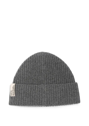 A.P.C. ribbed-knit logo-patch beanie hat - Grey