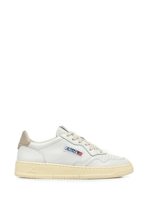Autry Medalist low sneakers in white and feather grey leather