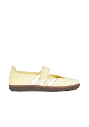Adidas Originals Samba Jane Sneaker in Yellow & White - Yellow. Size 10 (also in 5, 7, 7.5, 8, 8.5, 9, 5.5, 9.5).