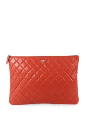 CHANEL Pre-Owned quilted clutch bag - Red