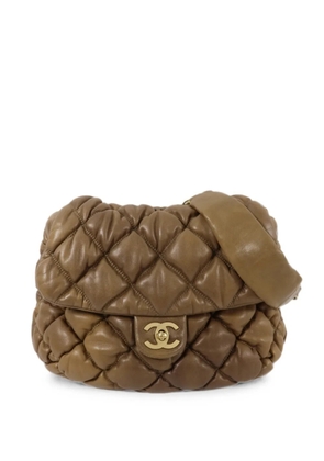 CHANEL Pre-Owned Bubble quilted chain shoulder bag - Brown
