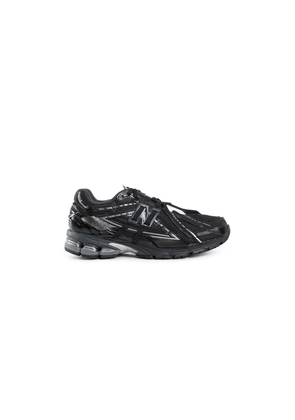 1906A sneakers
