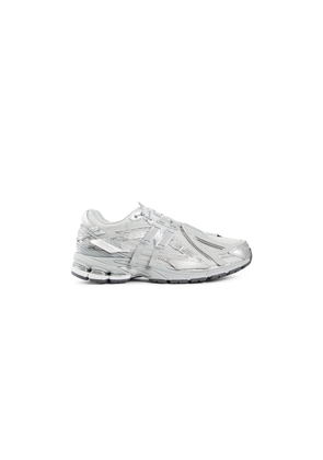 1906A sneakers
