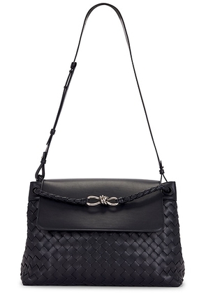 Bottega Veneta Andiamo Messenger Intrecciato 15 Avenue in Midnight & Vi Si - Navy. Size all.