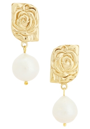 Magda Butrym Floral Pearl Earrings in Gold - Metallic Gold. Size all.