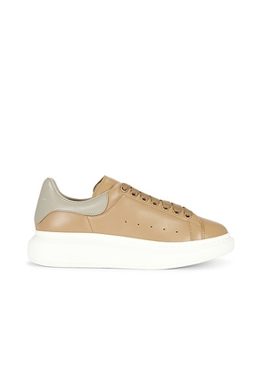 McQueen Sneaker in Sand & Stone - Brown. Size 43 (also in 44, 45, 46, 41, 42).