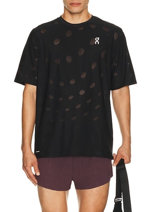 On Zero-T Breathe in Black - Black. Size XS (also in S, M, L, XL/1X, XXL/2X).
