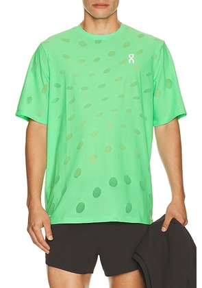 On Zero-T Breathe in Verdite - Green. Size L (also in XS, S, M, XL/1X, XXL/2X).