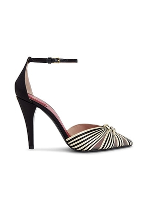Valentino Garavani Annine Ankle Strap in Short Bread  Nero  Nude  & Nero - Black & White. Size 39 (also in 39.5, 40, 41).