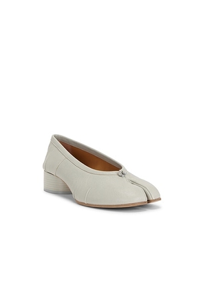 Maison Margiela Tabi Ballerina Flat in Alabaster - Sage. Size 40 (also in ).