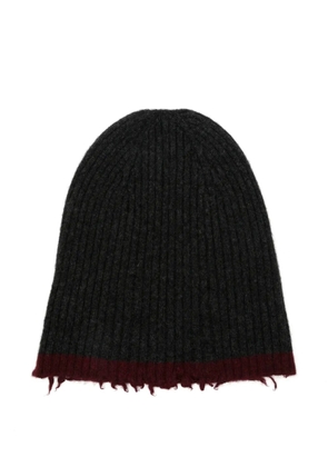 Uma Wang ribbed-knit frayed-hem beanie hat - Grey