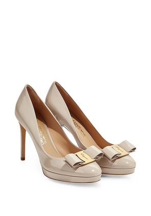 Ferragamo Vara bow patent leather pumps - Neutrals