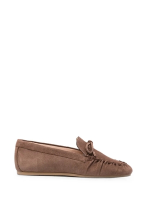 Stuart Weitzman bow-embellishment loafers - Brown