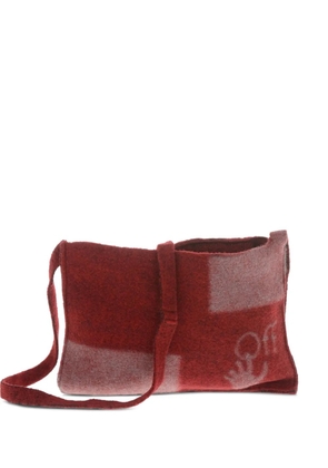 Off-White logo-print felt shoulder bag - Red