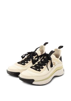 CHANEL Pre-Owned 1986-1988 Coco Mark sneakers - Neutrals