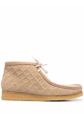 Clarks textured lace-up boots - Neutrals