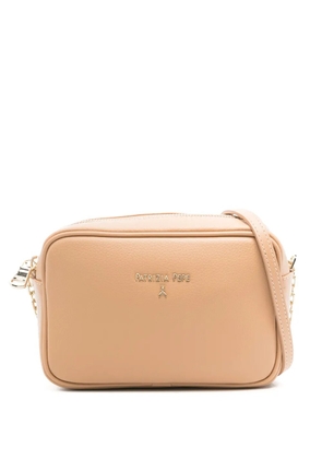 Patrizia Pepe logo-lettering leather crossbody bag - Neutrals