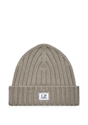 C.P. Company logo-patch ribbed-knit beanie hat - Neutrals