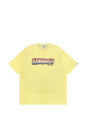 AAPE BY *A BATHING APE® AAPEUNVS logo-print graffiti-effect T-shirt - Yellow