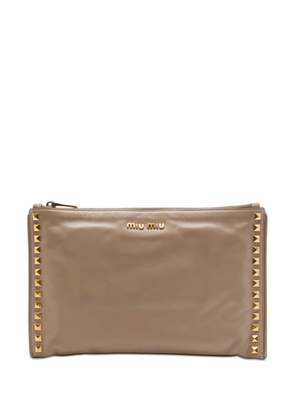 Miu Miu Pre-Owned 2010-2026 Studded Leather Zip clutch bag - Neutrals