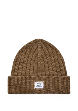 C.P. Company logo-patch ribbed-knit beanie hat - Brown