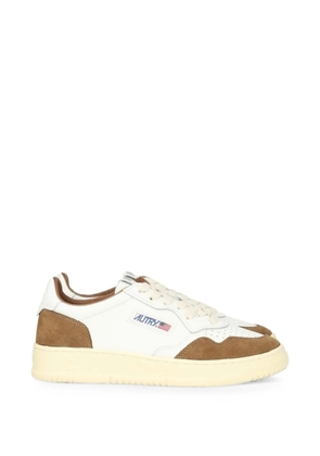 Autry Medalist low sneakers in white leather and tobacco suede