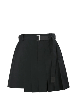 sacai asymmetric pleated shorts - Black