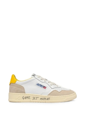 Autry Medalist Low sneakers in white leather and slicker suede