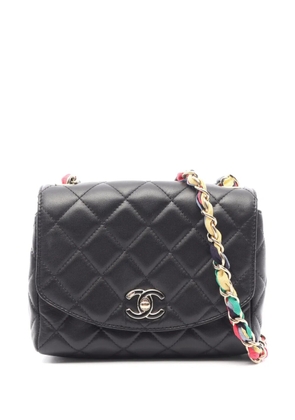 CHANEL Pre-Owned 2021-2022 Matelassé shoulder bag - Black